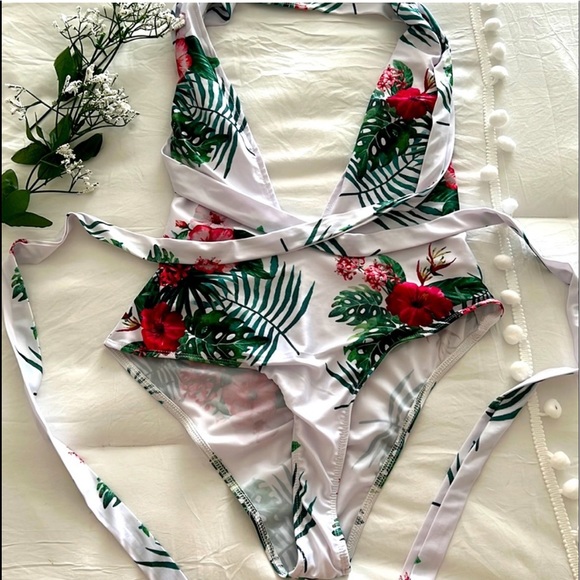 🌿🌴 Sexy Deep Plunge Tropical Print Swim Suit - Picture 5 of 6